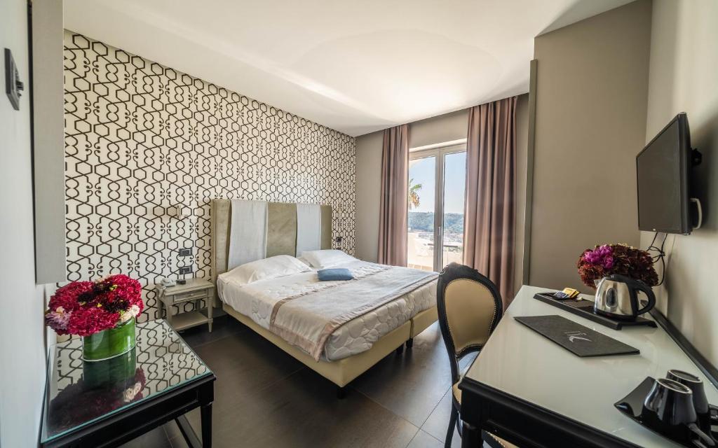 A bed or beds in a room at Hotel Il Gabbiano