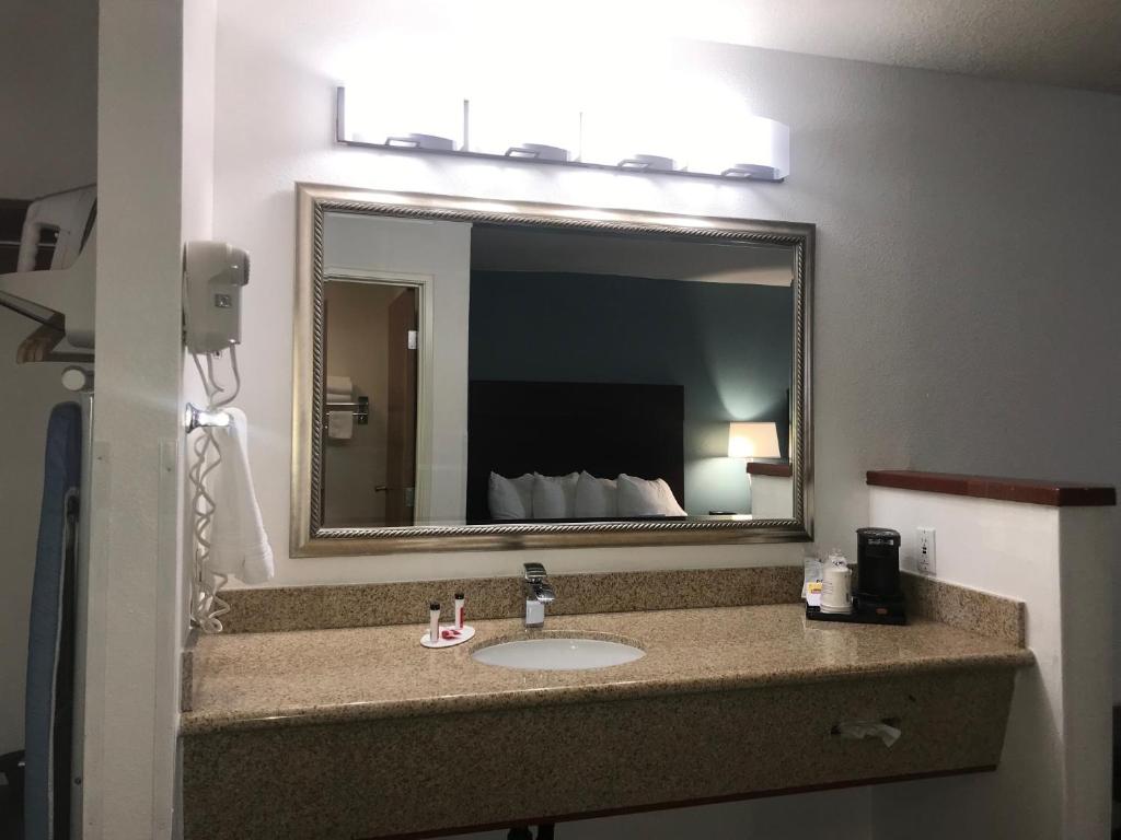 Fotografie z fotogalerie ubytování Days Inn & Suites by Wyndham Gresham v destinaci Gresham