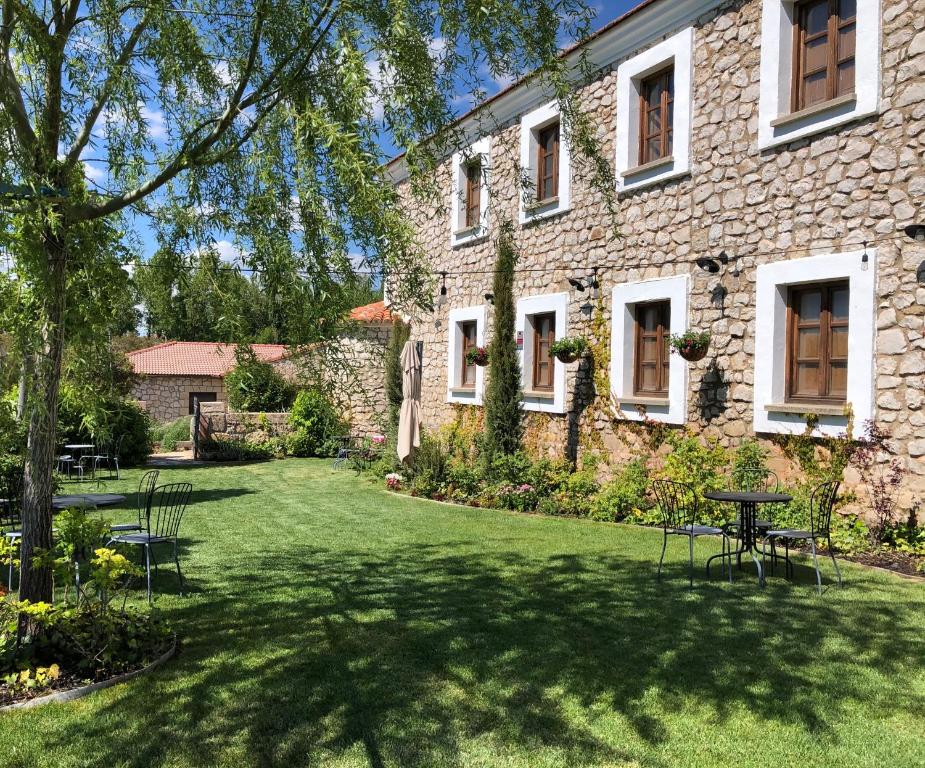 Vonkajšia záhrada v ubytovaní El Cuartel del Rio Dulce