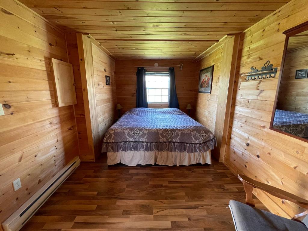 Cama o camas de una habitación en Beach & Breeze Cottages