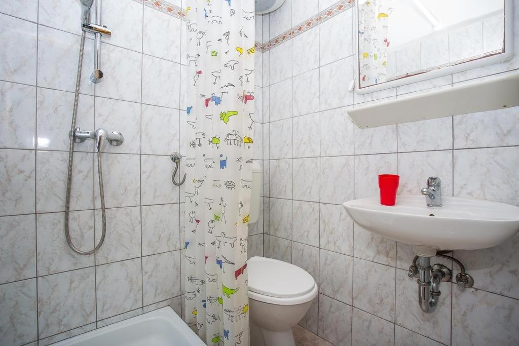 Łazienka w obiekcie Apartment in Njivice with Seaview, Balcony, Air condition, WIFI (4687-2)