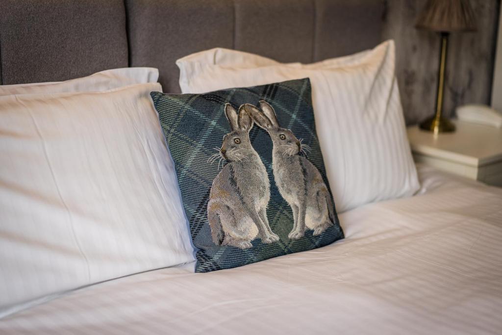 Postel nebo postele na pokoji v ubytování Ormonde House Hotel