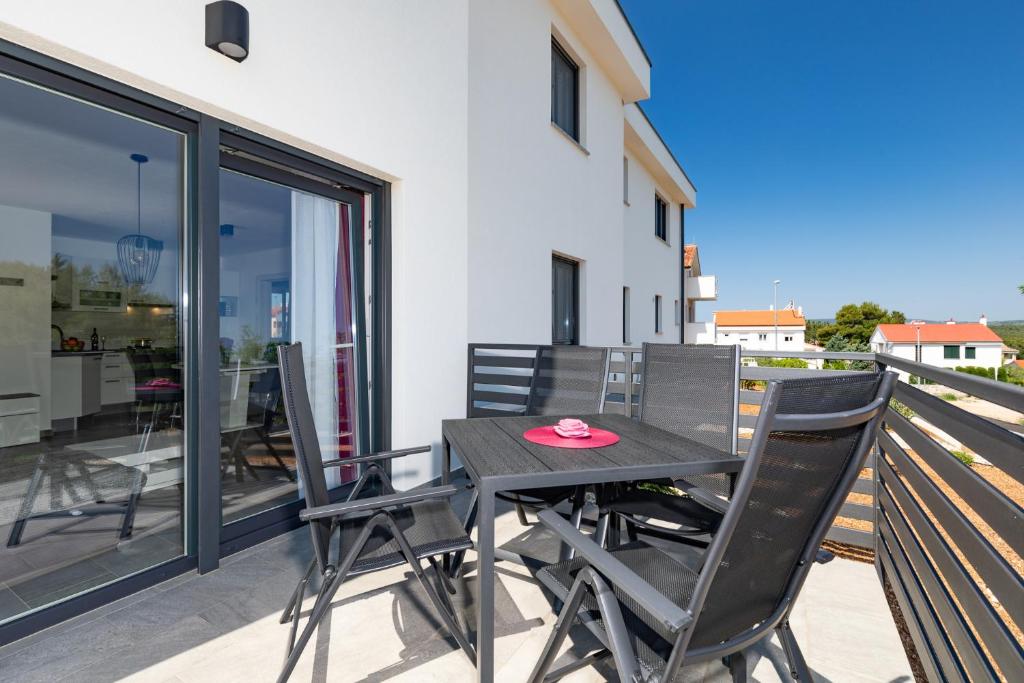 Balkón nebo terasa v ubytování Apartman Bura