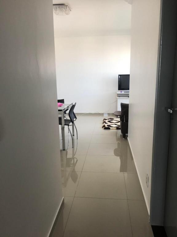  Quarto inteiro vista mar em apartamento na Pituba hospedado por Janai