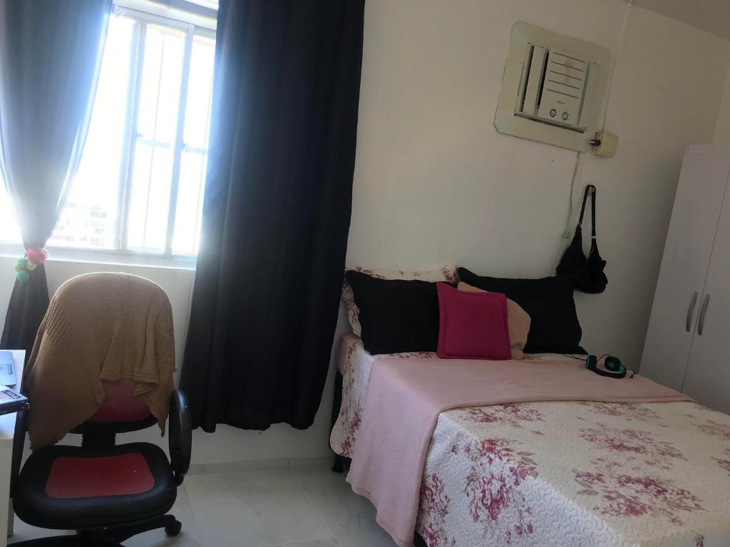 Quarto inteiro vista mar em apartamento na Pituba hospedado por Janai