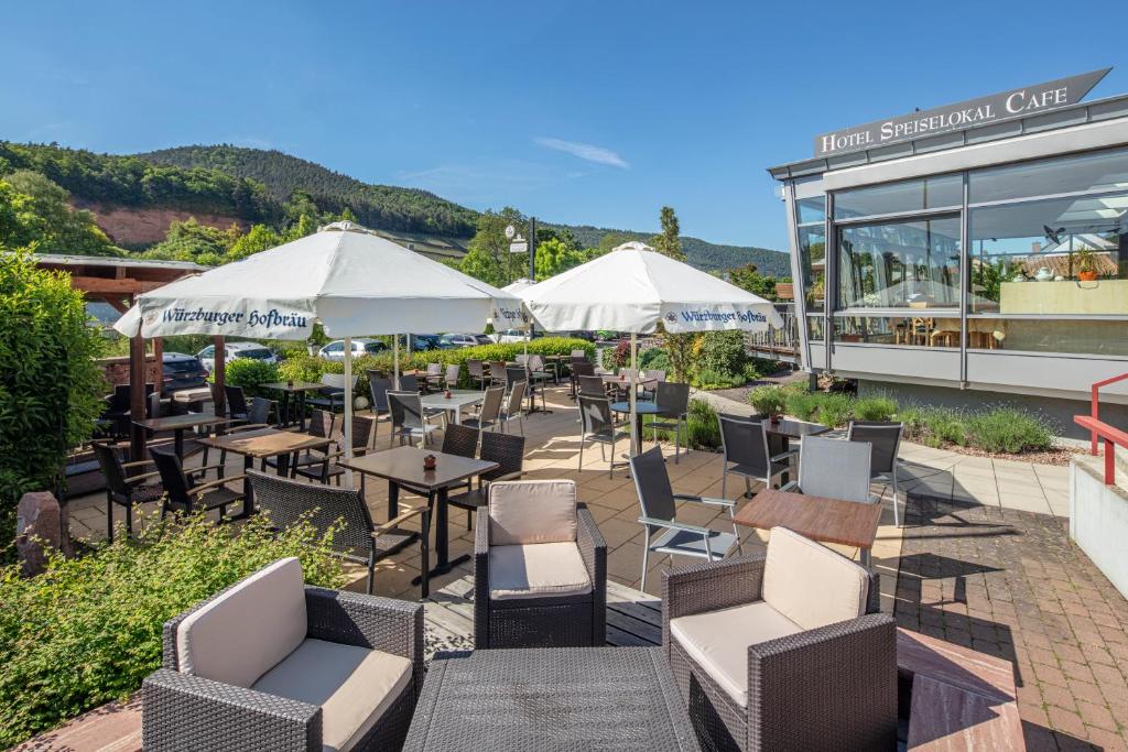 Nespecifikovaný výhled na hory nebo výhled na hory při pohledu z hotelu