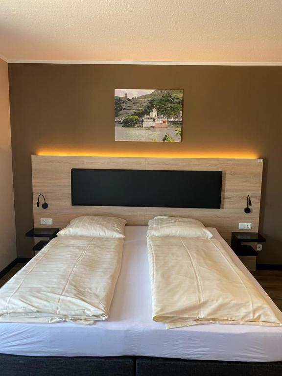 Postel nebo postele na pokoji v ubytování FETZ DAS LORELEY HOTEL