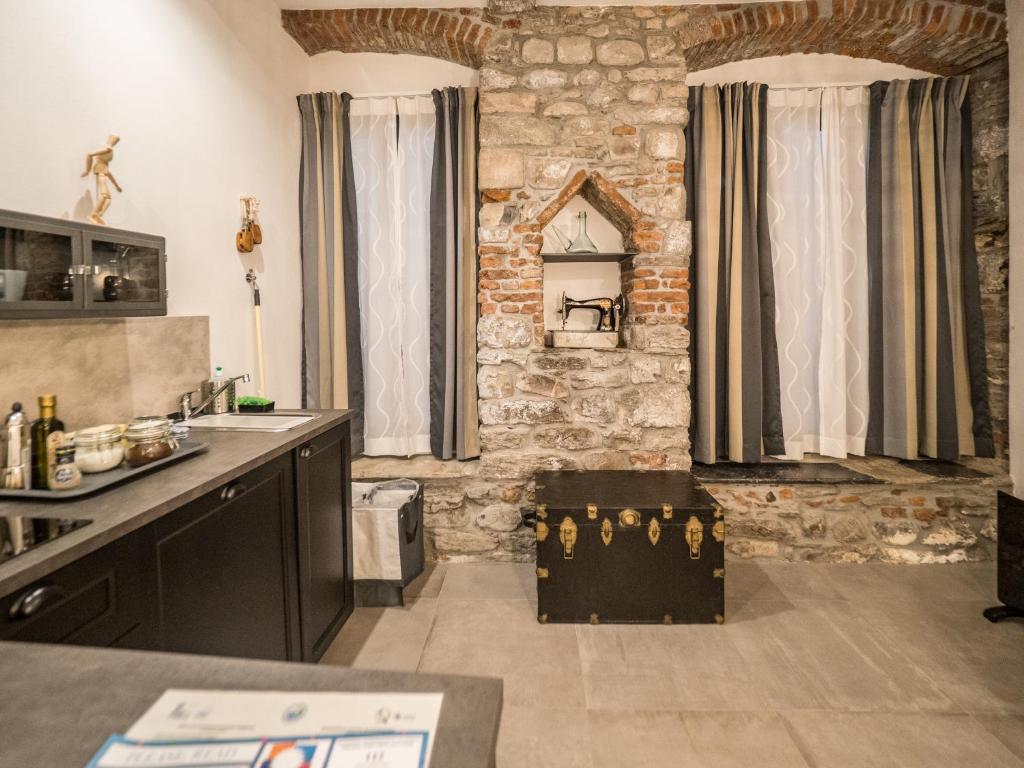 Kuchyň nebo kuchyňský kout v ubytování Camaella Luxury Studio