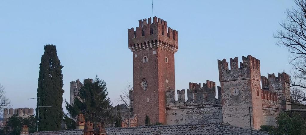 Zdjęcie z galerii obiektu APPARTAMENTO HEIDI IN CENTRO STORICO w mieście Lazise