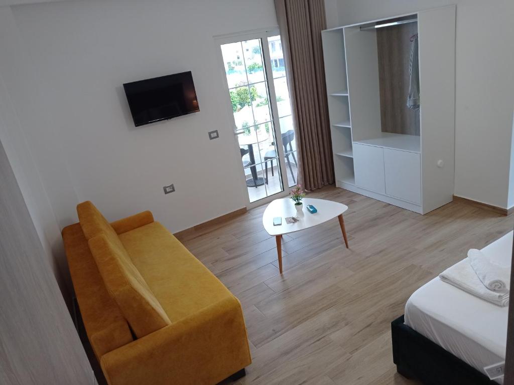 Vasiliu Boutique Hotel Ksamil - 豪华三重房间与海景