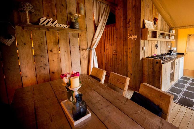 Kuchyň nebo kuchyňský kout v ubytování VillaLaDiva Boutique Glamping