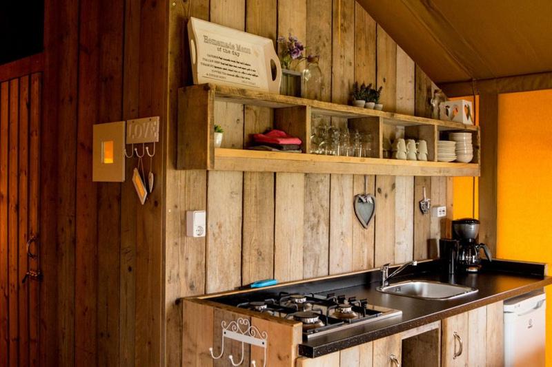 Kuchyň nebo kuchyňský kout v ubytování VillaLaDiva Boutique Glamping