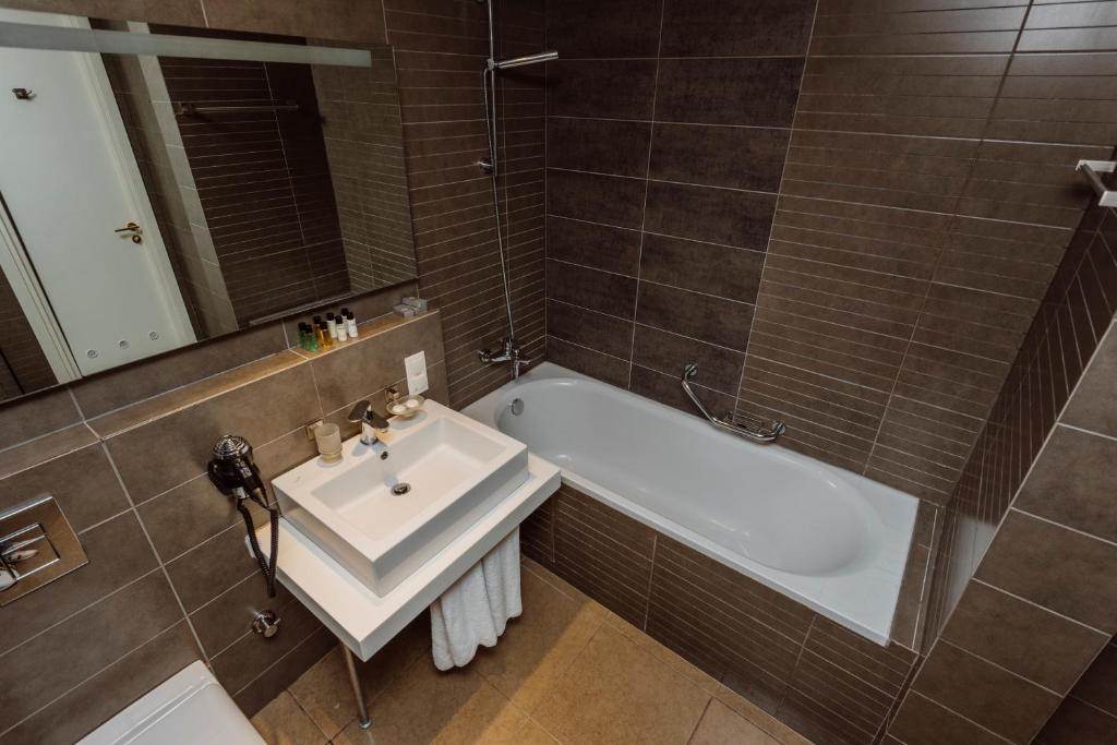 Golden Palace Batumi Hotel & Casino - Standard-Doppelzimmer Mit Blick Auf Die Stadt
