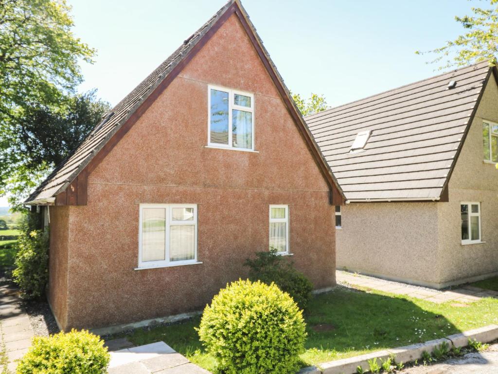 a brick house with a gambrel roof at Dartmoor 2 in Callington