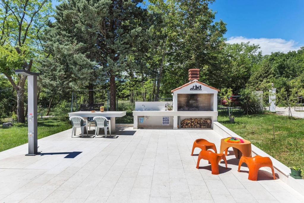 Vonkajšia záhrada v ubytovaní Villa Ana