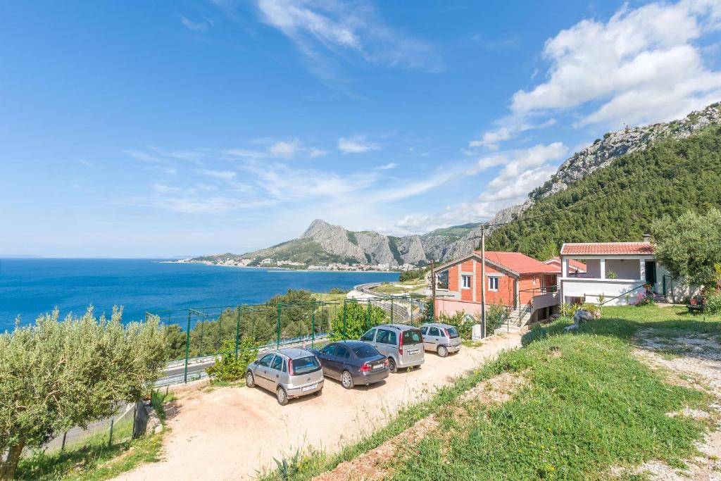a group of cars parked in front of a house at Apartment Josipa in Omiš