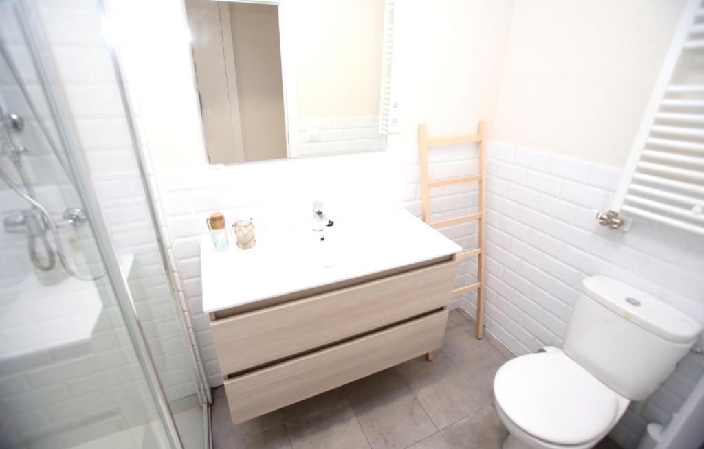 Kúpeľňa v ubytovaní EL RINCON DE LA MERCED junto Laurel Aire acondicionado By Apartamentos Logrono