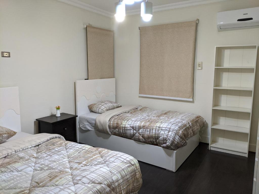 Postel nebo postele na pokoji v ubytování Nasr city villa