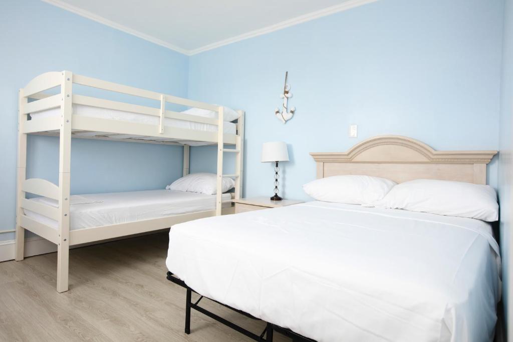 Postel nebo postele na pokoji v ubytování Garfield Beach House