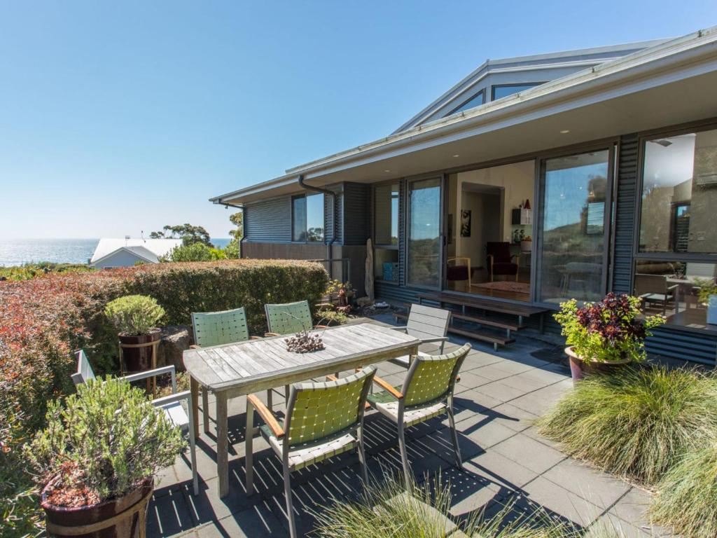 Tura Beachhouse in Dolphin Cove, Tura Beach (updated prices 2024)