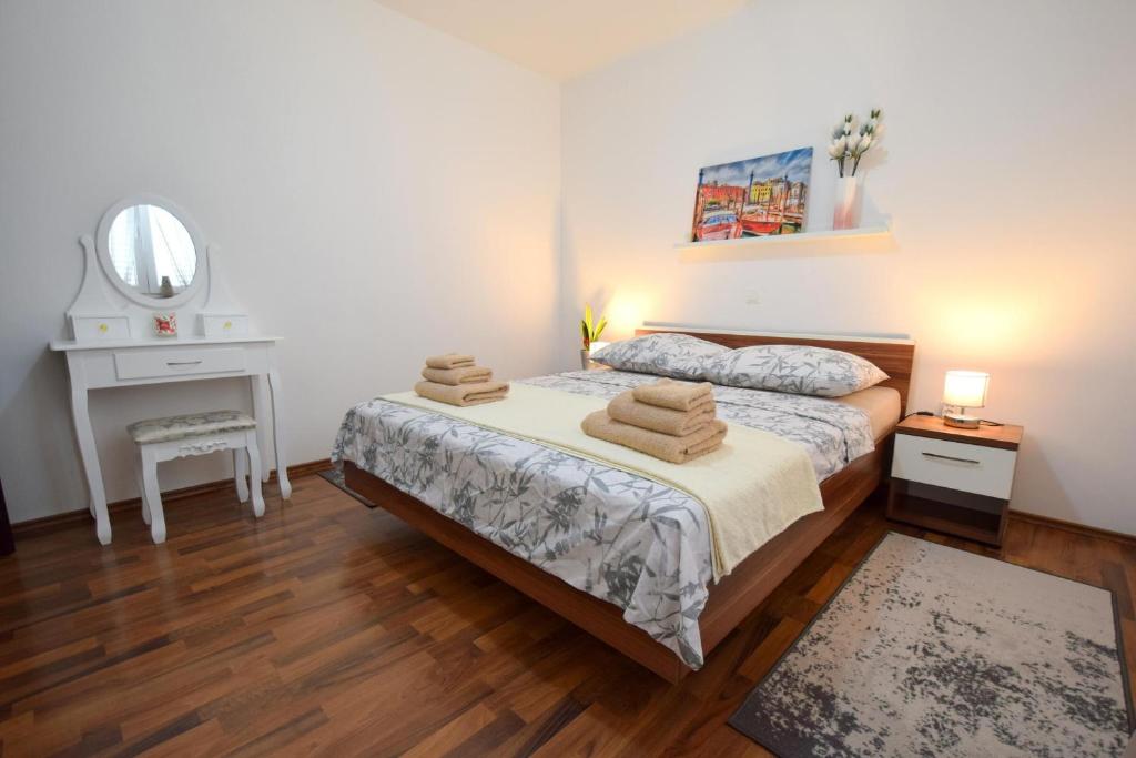 Postel nebo postele na pokoji v ubytování Apartment Gem