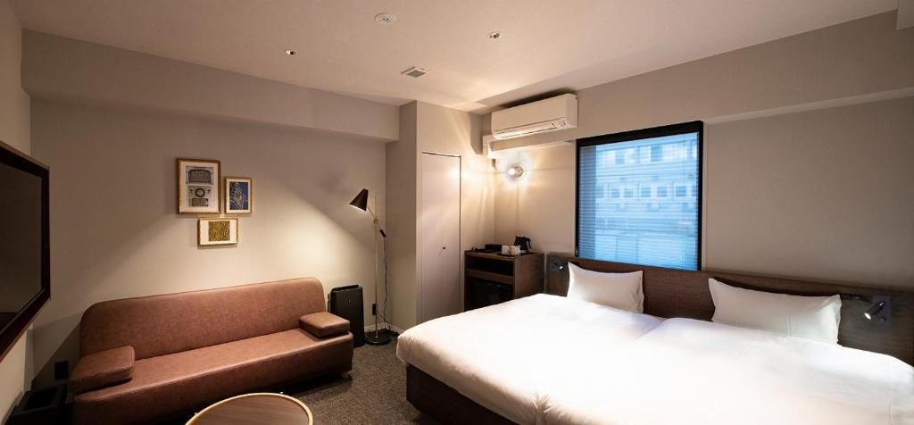 Postel nebo postele na pokoji v ubytování ALPHABED INN 小樽駅前