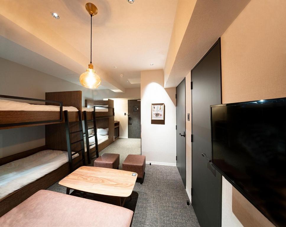 Postel nebo postele na pokoji v ubytování ALPHABED INN 小樽駅前