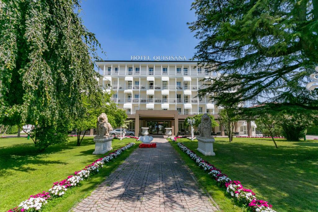 Clădirea în care este situat/ăhotelul