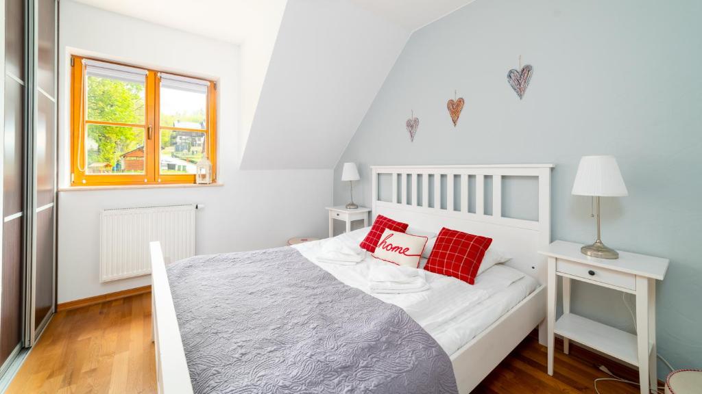 Posteľ alebo postele v izbe v ubytovaní Apartamenty Sun & Snow Karpacz Myśliwska