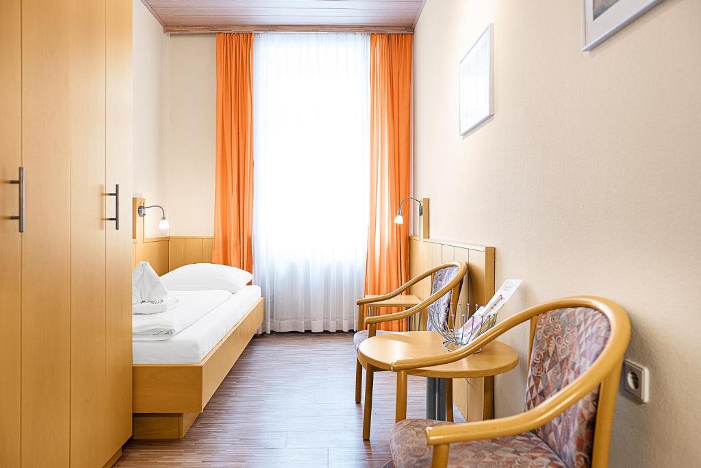 Postel nebo postele na pokoji v ubytování Hotel-Pension Wild