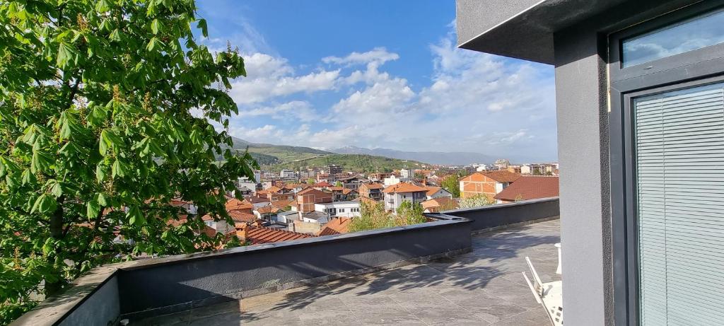 Nespecifikovaný výhled na hory nebo výhled na hory při pohledu z penzionu