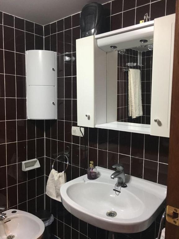 Fotografia z galérie ubytovania Apartamentos con bonitas vistas en el Pantano de Entrepeñas v destinácii Pareja