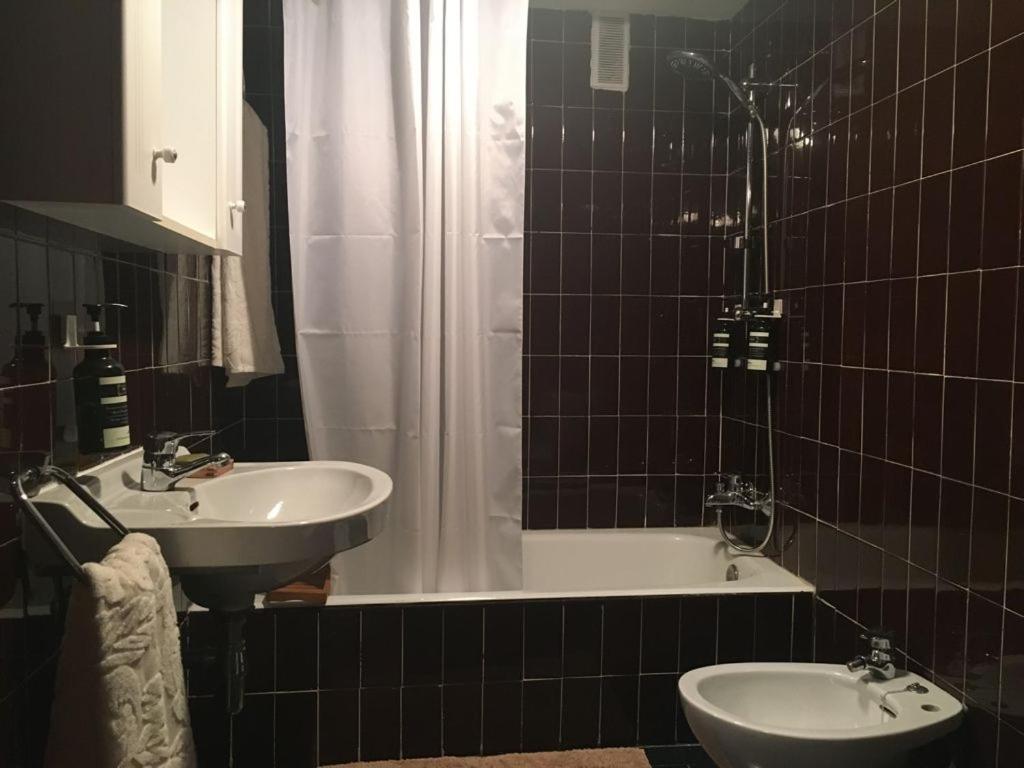 Fotografia z galérie ubytovania Apartamentos con bonitas vistas en el Pantano de Entrepeñas v destinácii Pareja