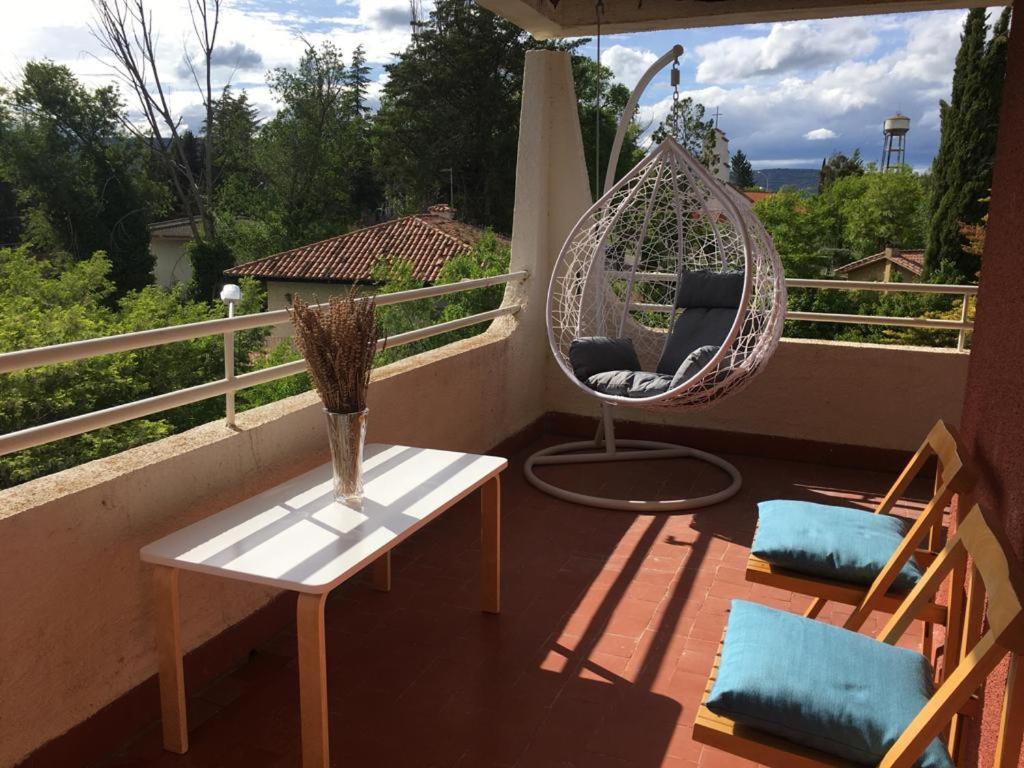 Balcony o terrace sa Apartamentos con bonitas vistas en el Pantano de Entrepeñas