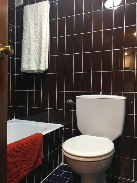 Fotografia z galérie ubytovania Apartamentos con bonitas vistas en el Pantano de Entrepeñas v destinácii Pareja