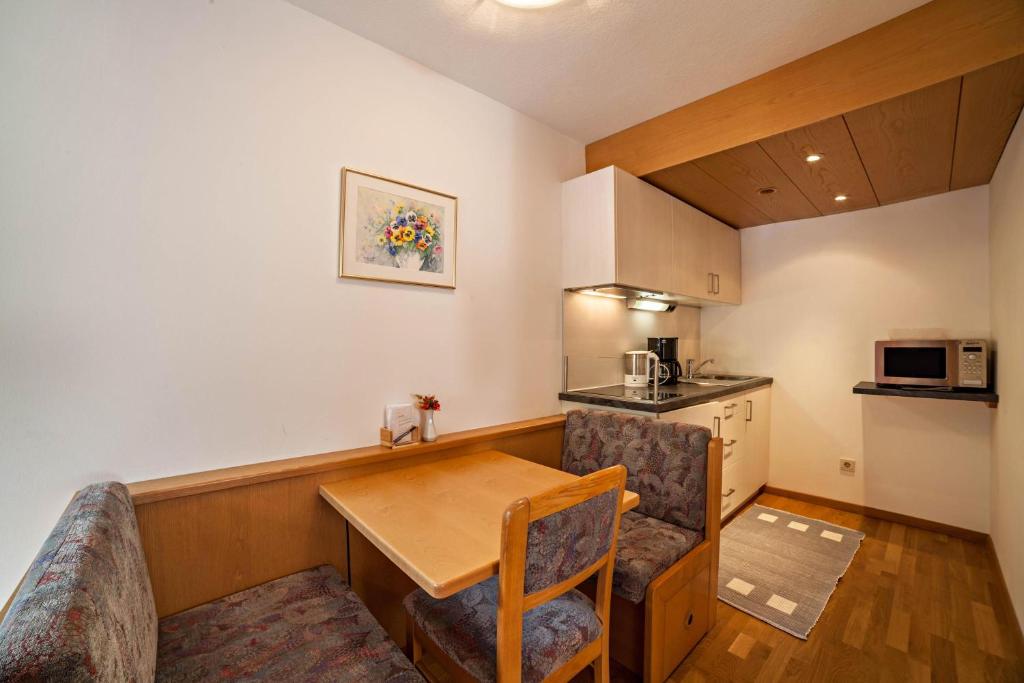 Kuchnia lub aneks kuchenny w obiekcie Moosmair Ferienwohnung 1
