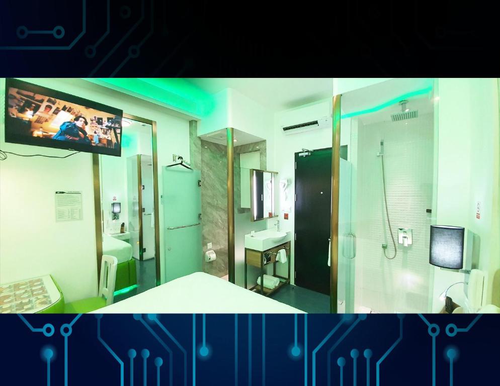 TV a/nebo společenská místnost v ubytování iOtel Luxury Kiosk Hotel