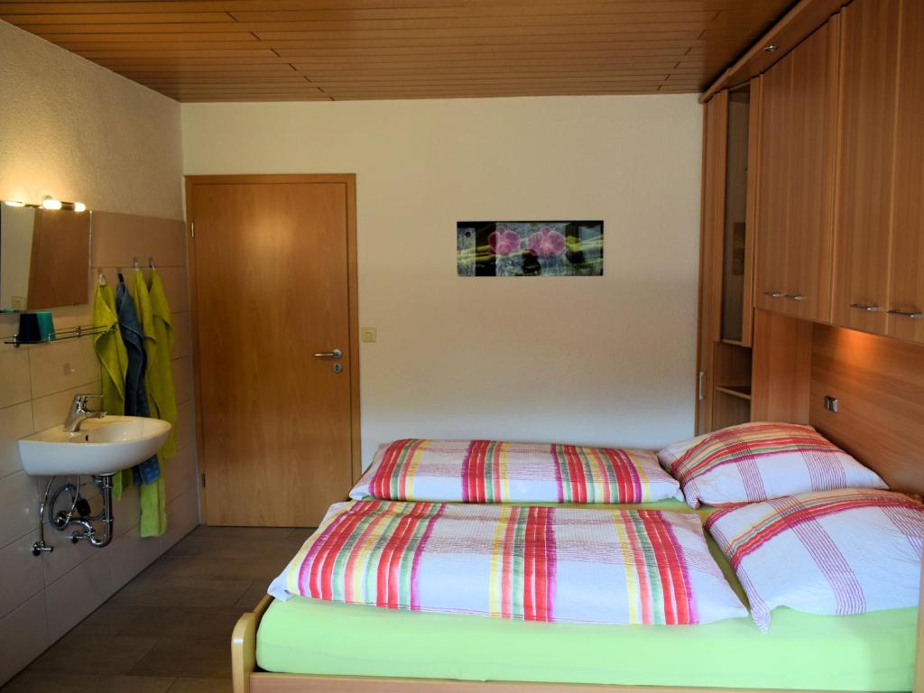 Postel nebo postele na pokoji v ubytování Gaestehaus Grau