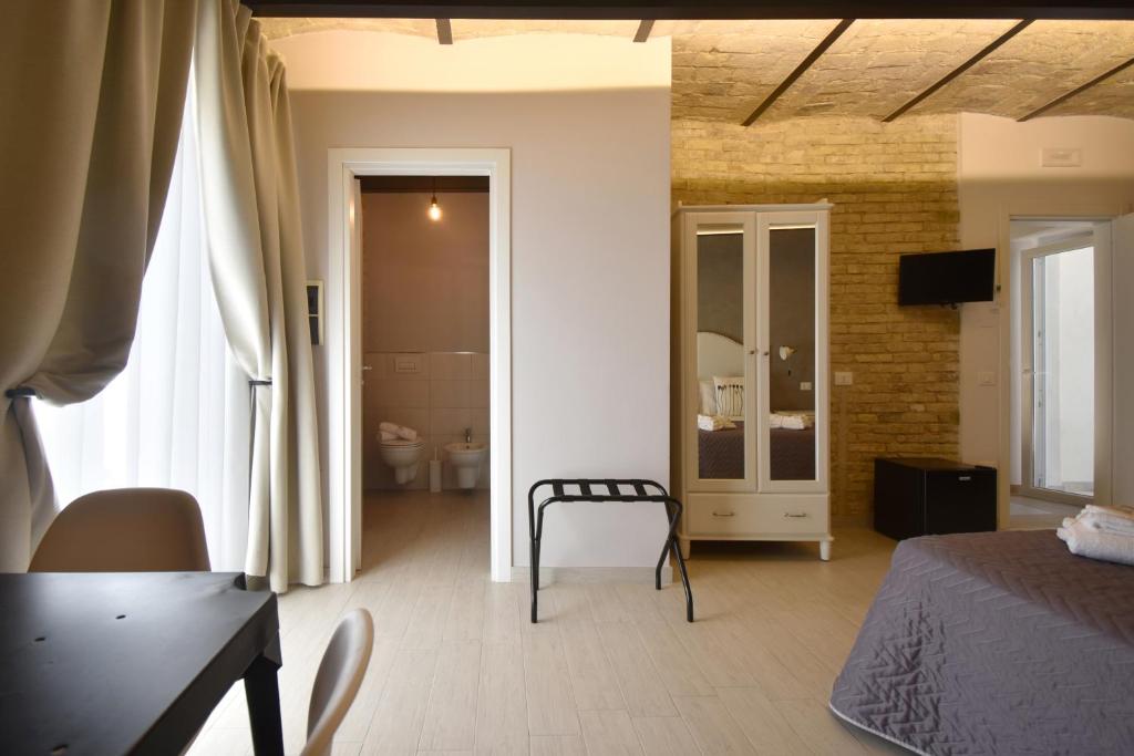 Postel nebo postele na pokoji v ubytování Al Faro Bianco B&B e Residence con parcheggio