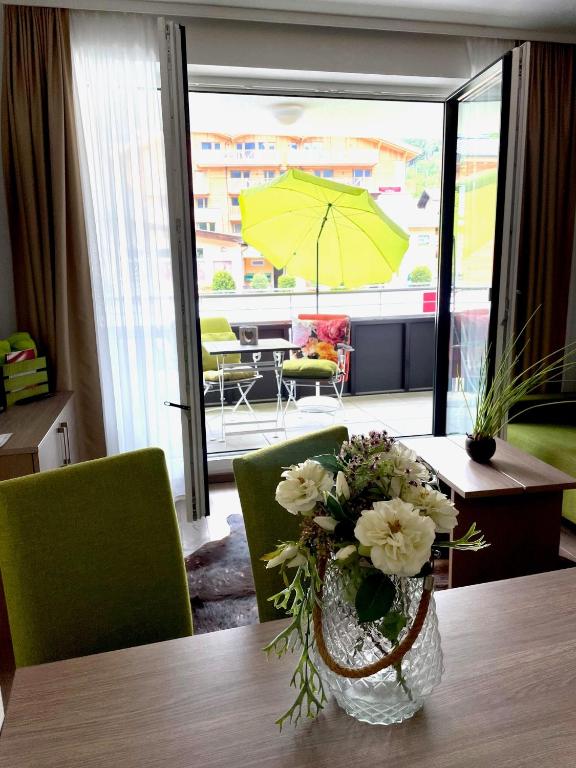 Aparthotel Bergtraum - Two-Bedroom Apartment With Balcony