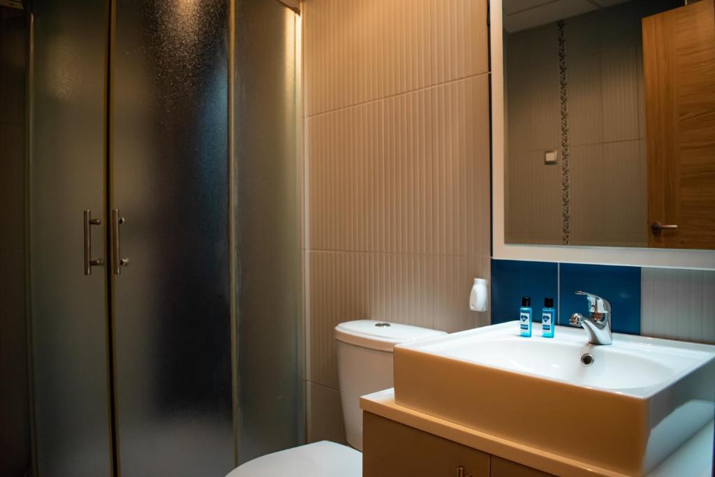 Vonios kambarys apgyvendinimo įstaigoje Park Diamond Apartments