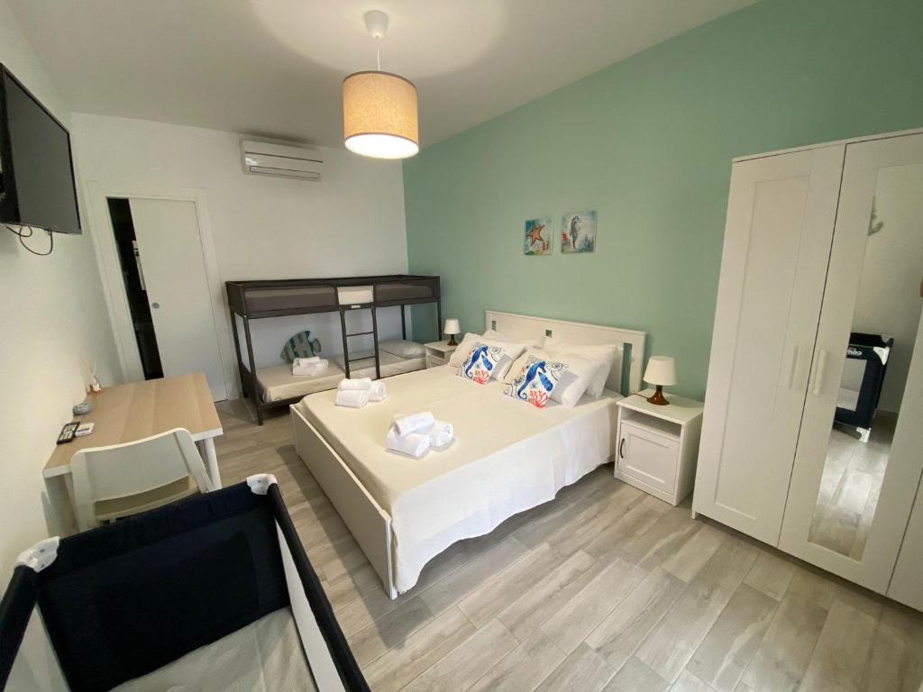 Postel nebo postele na pokoji v ubytování Residence La Perla Marzamemi