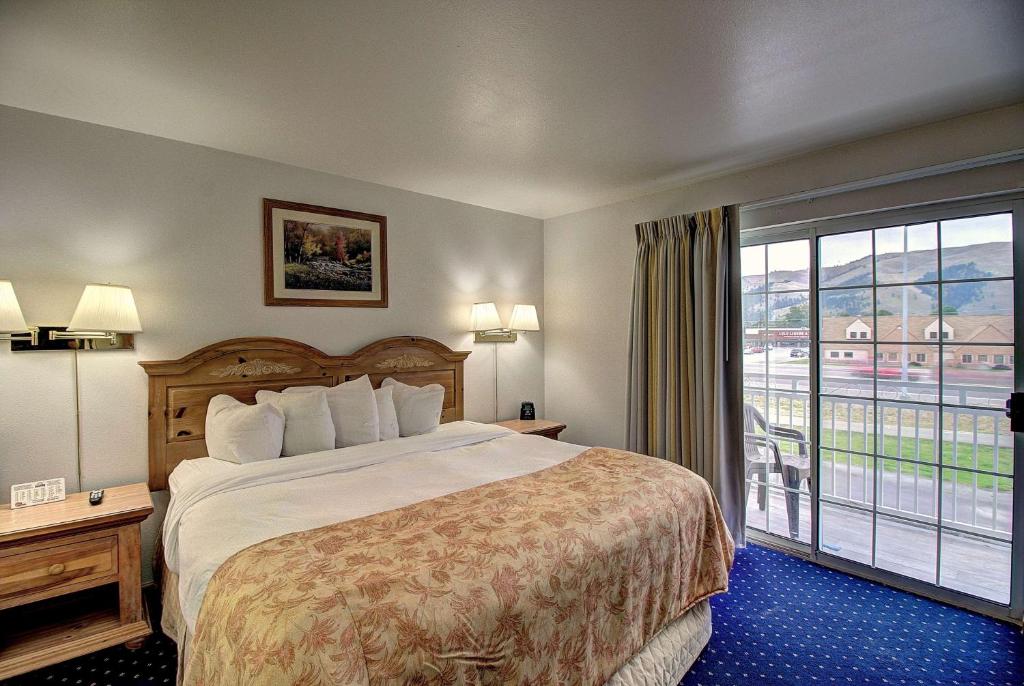 Days Inn & Suites by Wyndham Lolo - King Room - No Fumadores
