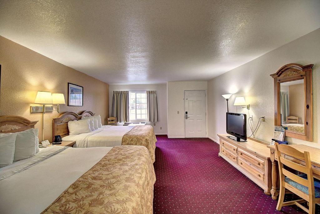 Days Inn & Suites by Wyndham Lolo - Deluxe King Room - No Fumadores