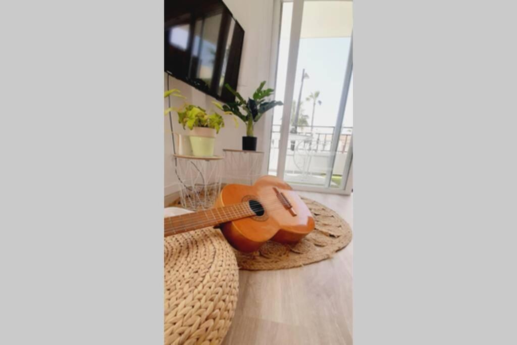 Posezení v ubytování Acogedor y luminoso apartamento con vistas al mar