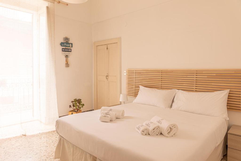 A bed or beds in a room at Casa Labbate