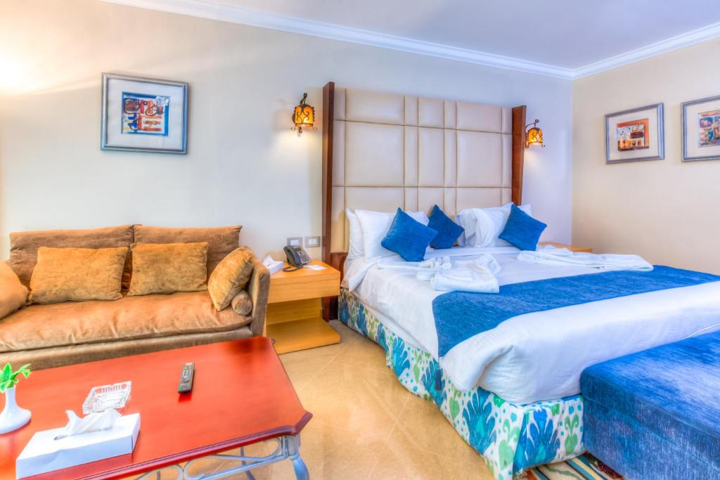 Postel nebo postele na pokoji v ubytování Porto Matrouh Beach Resort