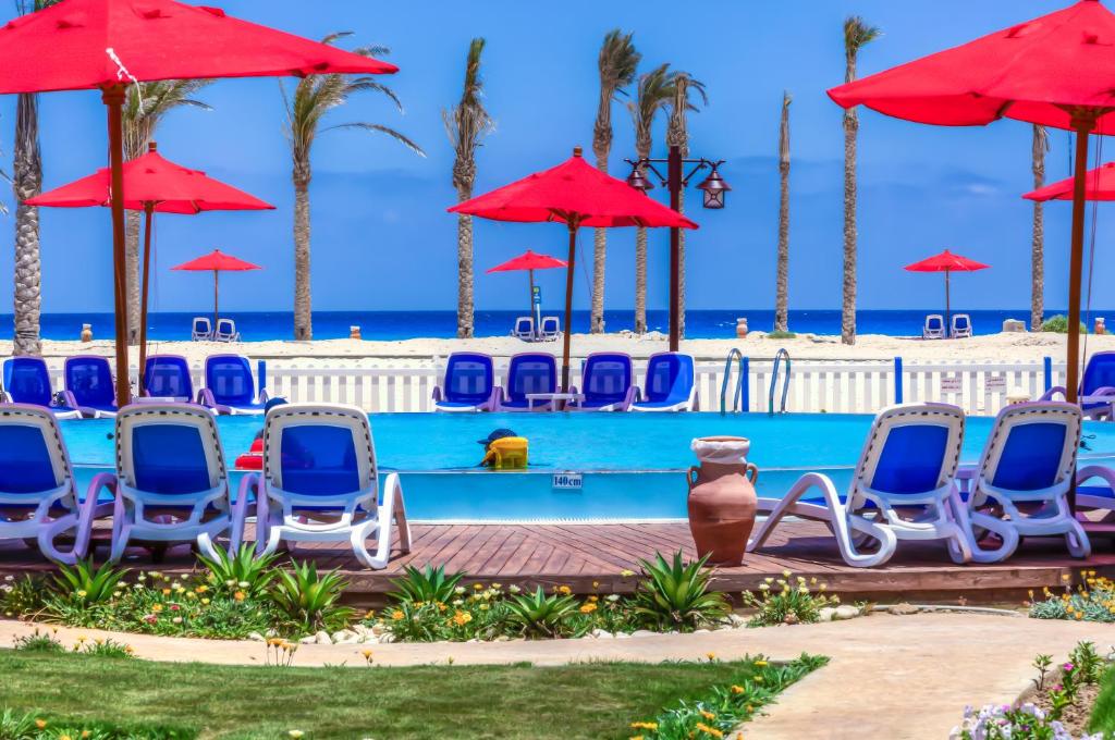 Bazén v ubytování Porto Matrouh Beach Resort nebo v jeho okolí