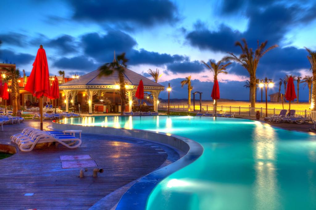 Bazén v ubytování Porto Matrouh Beach Resort nebo v jeho okolí