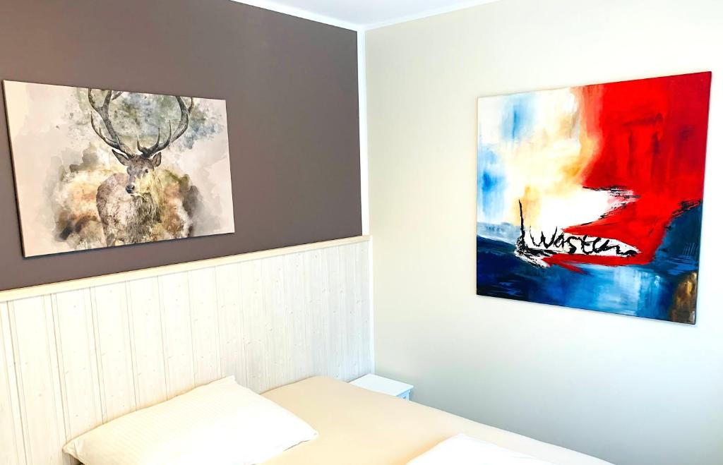 BESOTEL Mettmann-schicke FeWo oder Apartments nähe Golfplatz Gruiten und Neandertal mit Glasfaser WLAN und Parkplatz-viele Schlafzimmer mit Bad en suite - Apartamento De Dos Dormitorios